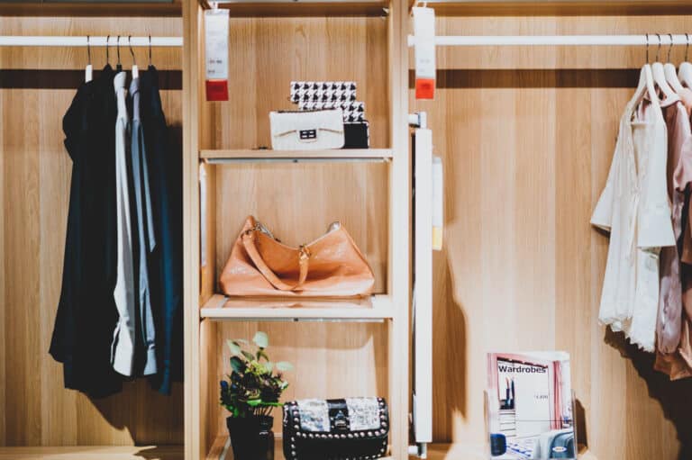 5+ Easy Ways for Organizing your Closet on a Budget